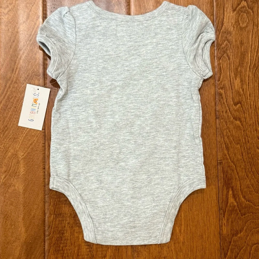 NWT Size 0-3 months Garanimals Gray Baby Onesie with Floral Print
